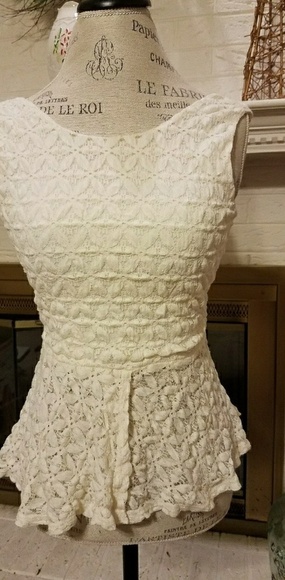 2/$20 DINAH BE Pretty Ivory lace top size Small S - Picture 1 of 5